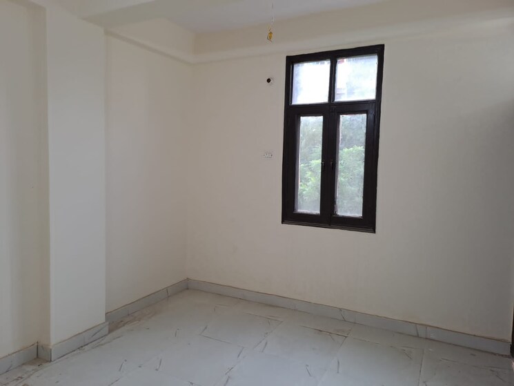 Room, sector 73 1 Bedroom 650 Sq.Ft. Apartment In Sector 73 Noida 8602158