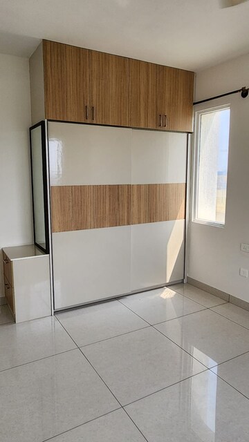 2 BHK Apartment For Rent in Prestige Lakeside Habitat, Varthur