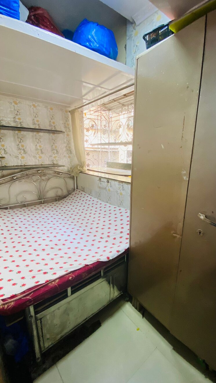 Room, kurla east 1 Bedroom 300 Sq.Ft. Apartment In Kurla East Mumbai 8602221