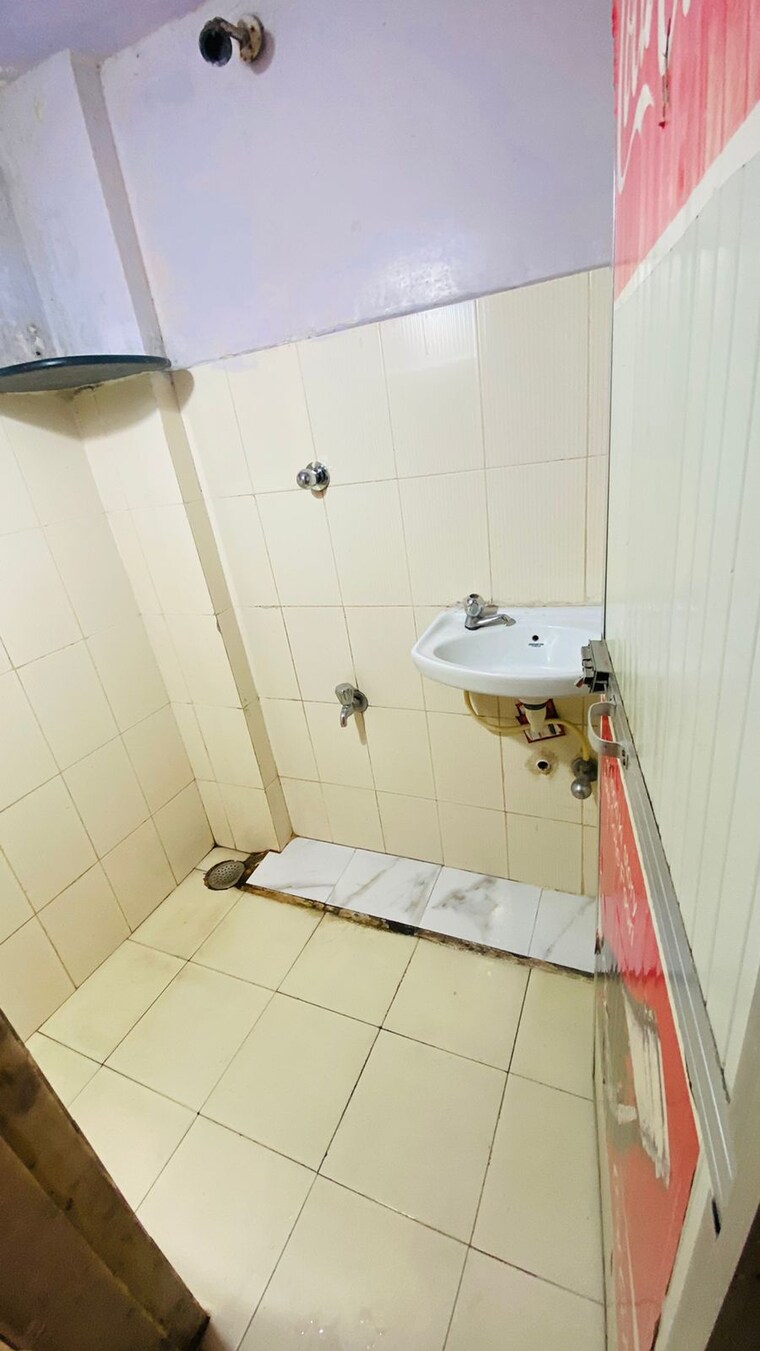 Bathroom, kurla east 1 Bedroom 300 Sq.Ft. Apartment In Kurla East Mumbai 8602221