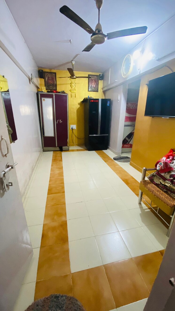 Room, kurla east 1 Bedroom 300 Sq.Ft. Apartment In Kurla East Mumbai 8602221