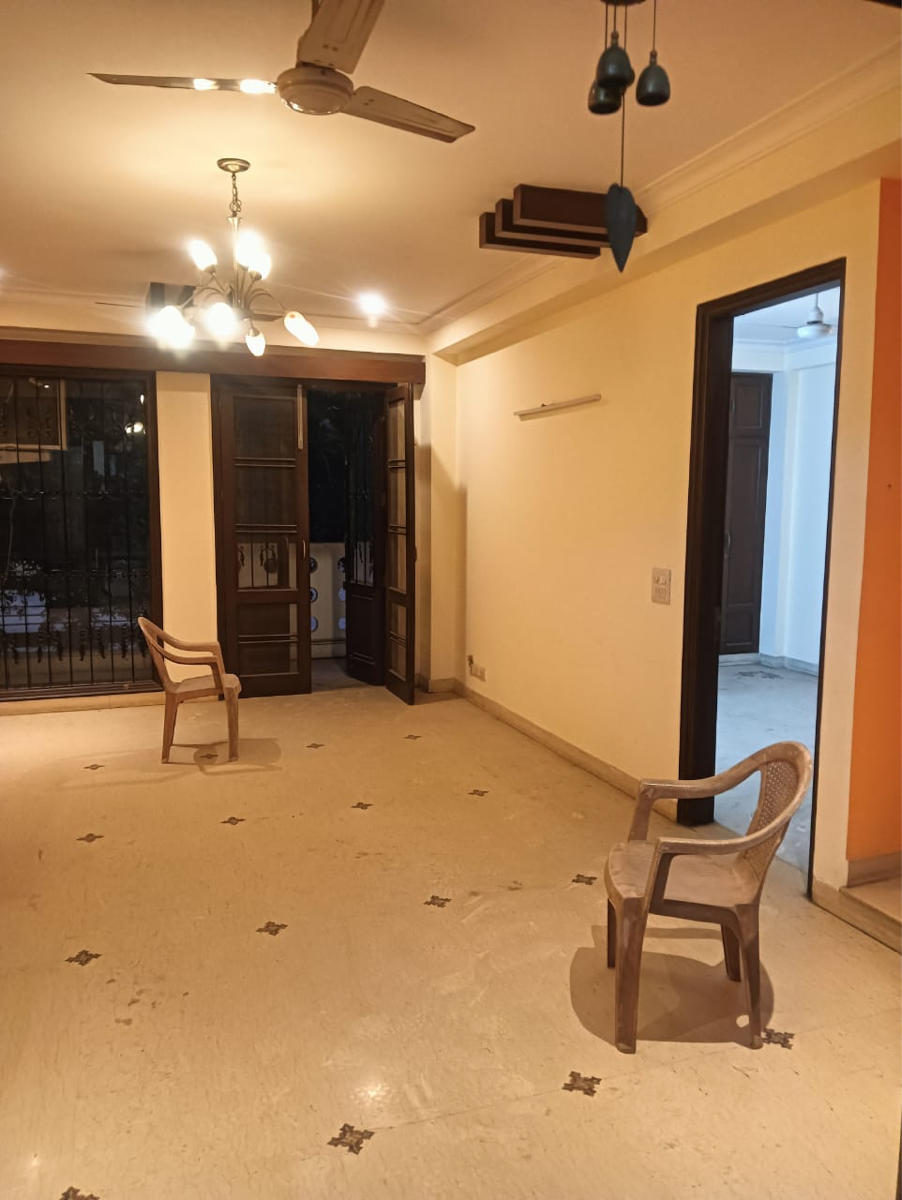 3 BHK + Extra Room Builder Floor For Rent in Chittaranjan Park