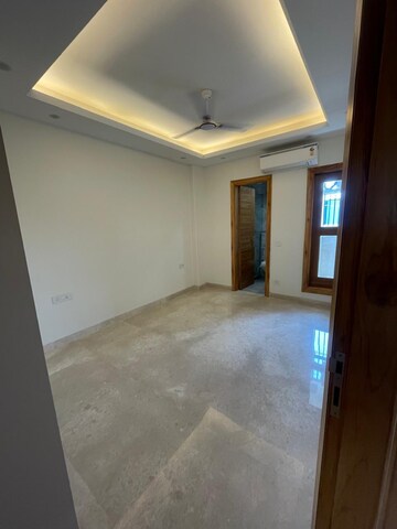 Room in 3 BHK Builder Floor at Chittaranjan Park – for Rent
