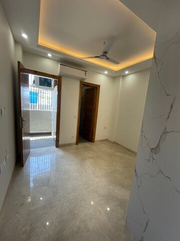 Room in 3 BHK Builder Floor at Chittaranjan Park – for Rent