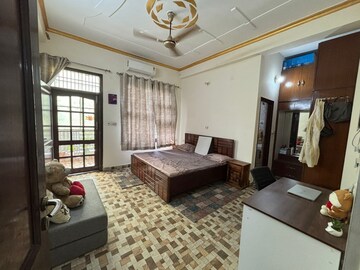 Living Room in 2 BHK Builder Floor at Sector 46 – for Rent