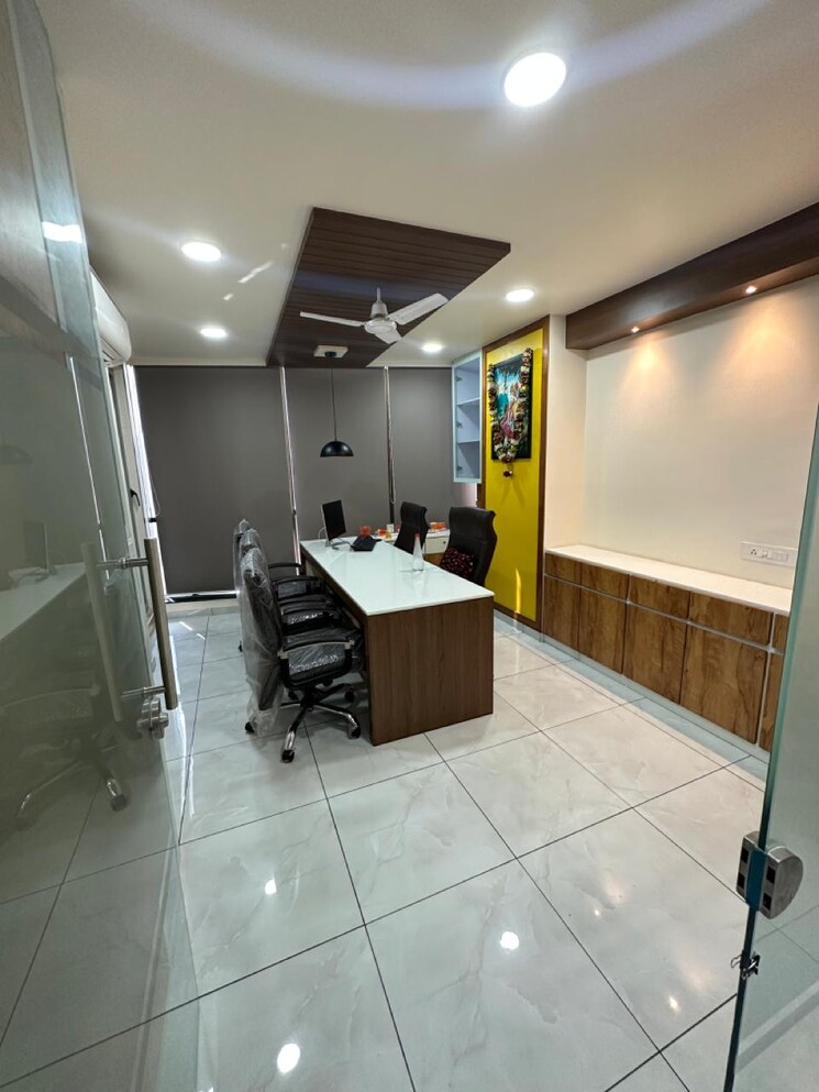 Team Area, vaishnodevi circle Commercial Office Space 805 Sq.Ft. In Vaishnodevi Circle Ahmedabad 8602290