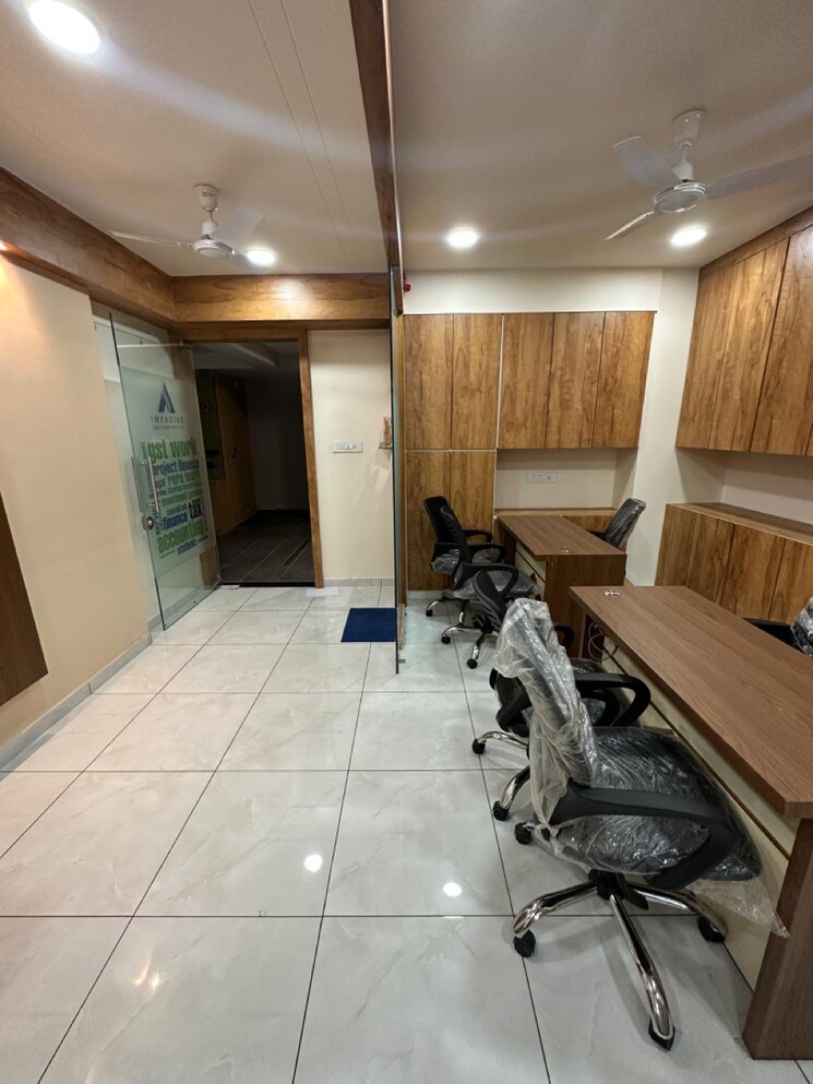 Team Area, vaishnodevi circle Commercial Office Space 805 Sq.Ft. In Vaishnodevi Circle Ahmedabad 8602290