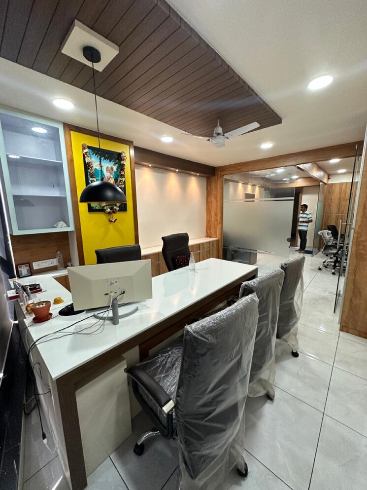 Team Area, vaishnodevi circle Commercial Office Space 805 Sq.Ft. In Vaishnodevi Circle Ahmedabad 8602290