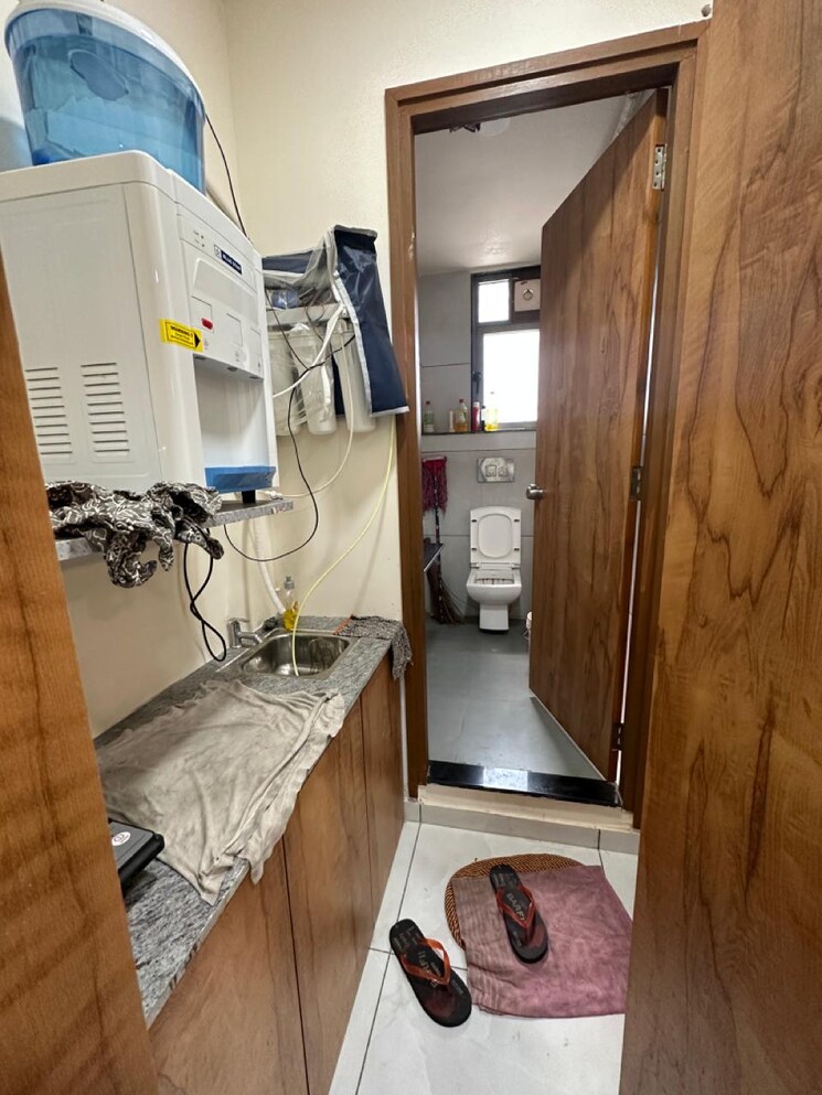 Team Area, vaishnodevi circle Commercial Office Space 805 Sq.Ft. In Vaishnodevi Circle Ahmedabad 8602290