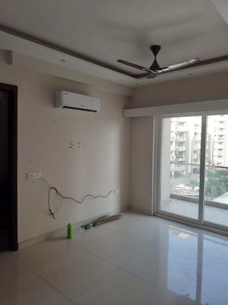 Room, sunshine-enclave 3 Bedroom 2000 Sq.Ft. Apartment In Vip Road Zirakpur 8602332