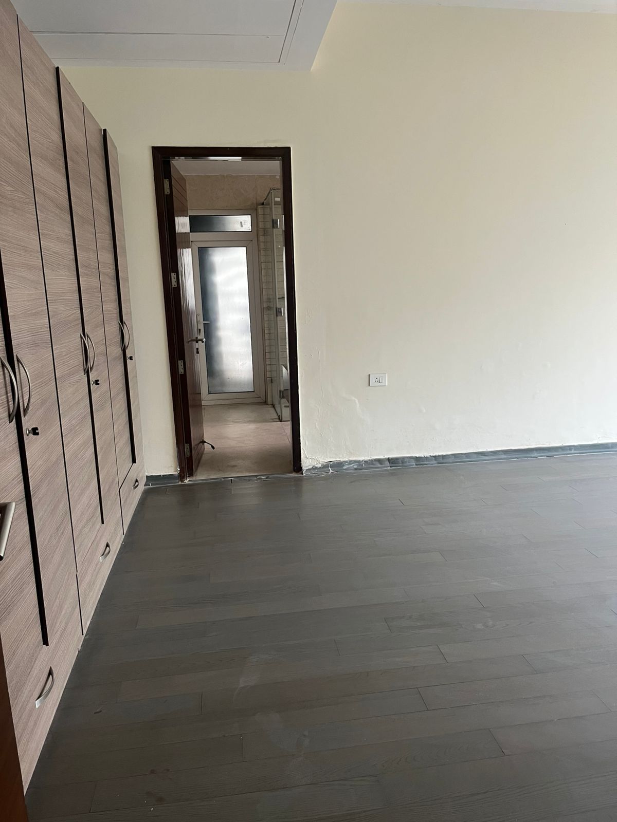 5 BHK + Servant Room Apartment For Rent in Mahagun Moderne