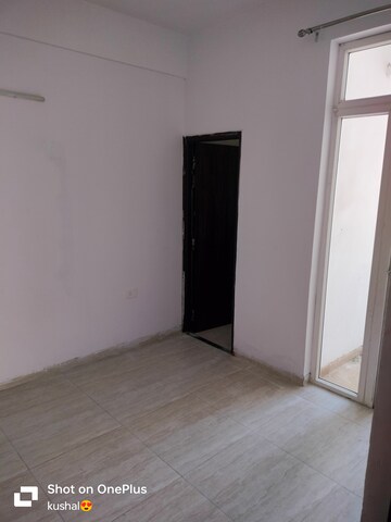 Room in 3 BHK Apartment at Pardos Okas Residency, Sushant Golf City – for Rent