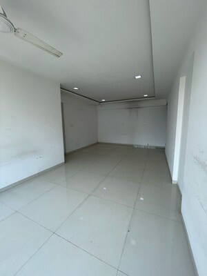 Room in 3 BHK Apartment at Neminath Avenue, Andheri West – for Sale