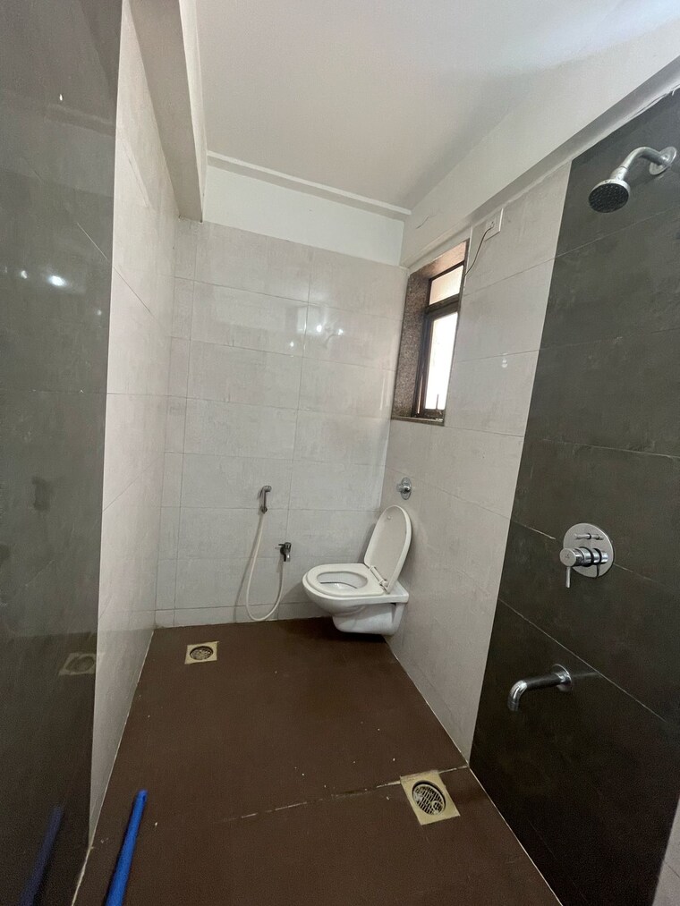 Bathroom, neminath-avenue 3 Bedroom 945 Sq.Ft. Apartment In Andheri West Mumbai 8602401