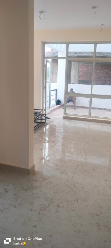 Room in 3 BHK Builder Floor at Ansal API Palm Floors, Sushant Golf City – for Rent