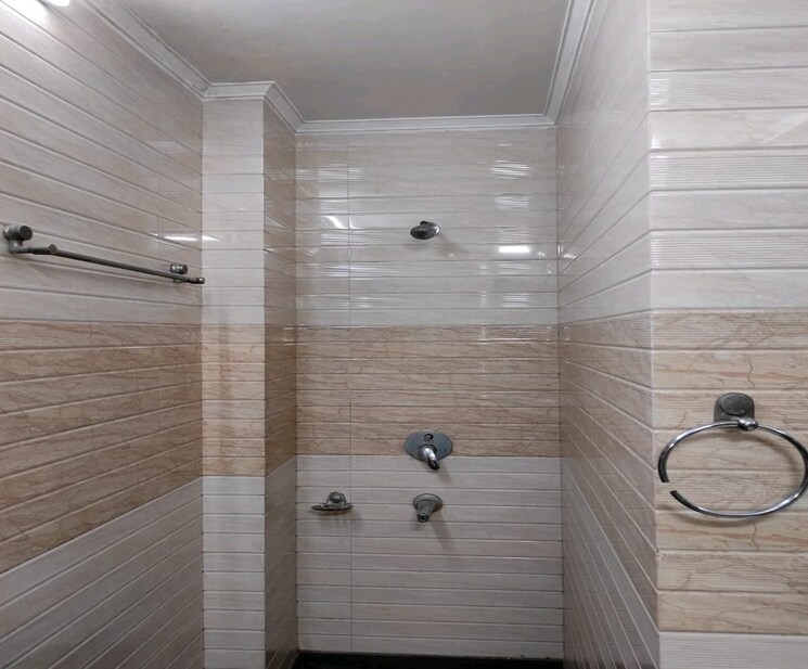 Bathroom, lajpat nagar 4 2 Bedroom 1000 Sq.Ft. Independent House In Lajpat Nagar 4 Delhi 8602463