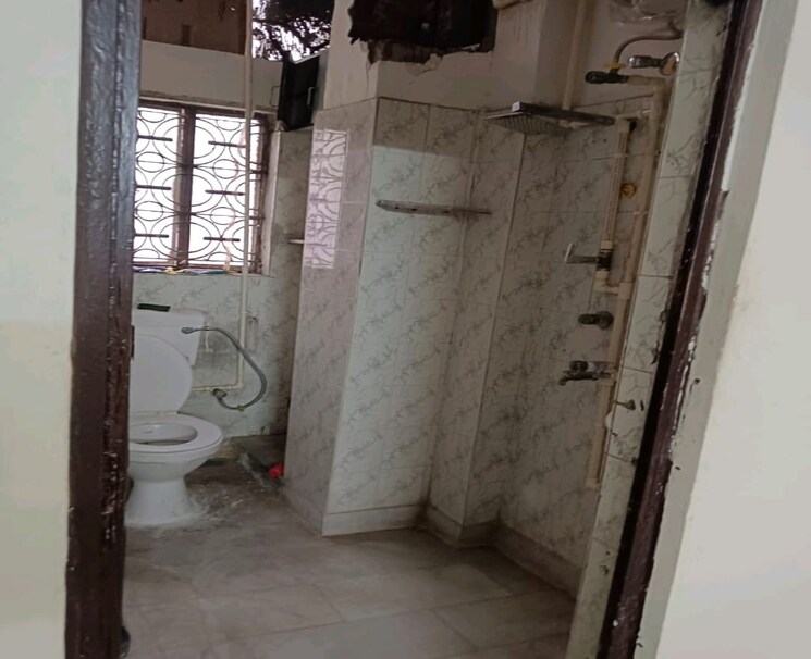 Bathroom, lajpat nagar 4 2 Bedroom 1000 Sq.Ft. Independent House In Lajpat Nagar 4 Delhi 8602463