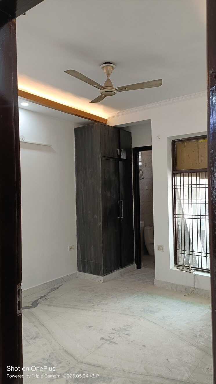 Room, ashoka enclave 3 Bedroom 180 Sq.Yd. Builder Floor In Ashoka Enclave Faridabad 8602612
