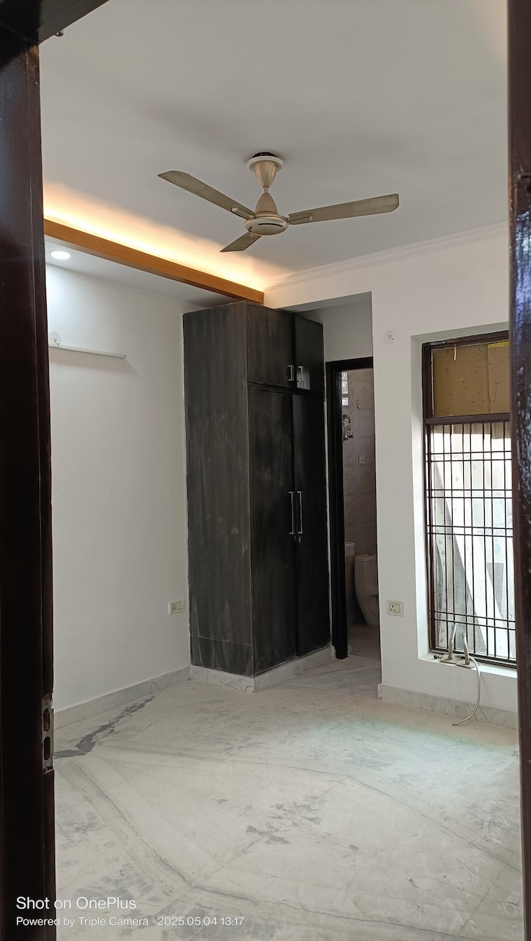 Room, ashoka enclave 3 Bedroom 180 Sq.Yd. Builder Floor In Ashoka Enclave Faridabad 8602612