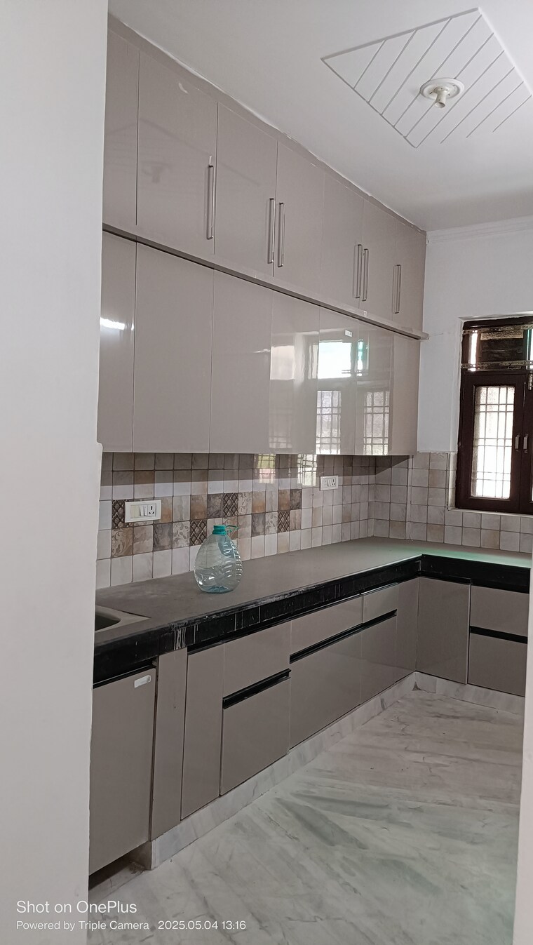 Kitchen, ashoka enclave 3 Bedroom 180 Sq.Yd. Builder Floor In Ashoka Enclave Faridabad 8602612