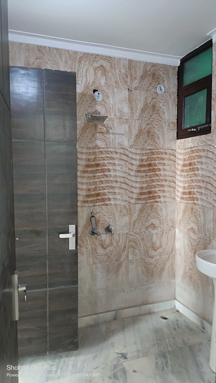 Bathroom, ashoka enclave 3 Bedroom 180 Sq.Yd. Builder Floor In Ashoka Enclave Faridabad 8602612
