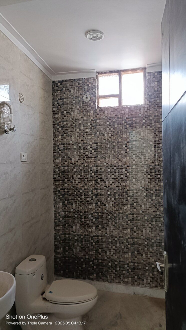 Bathroom, ashoka enclave 3 Bedroom 180 Sq.Yd. Builder Floor In Ashoka Enclave Faridabad 8602612