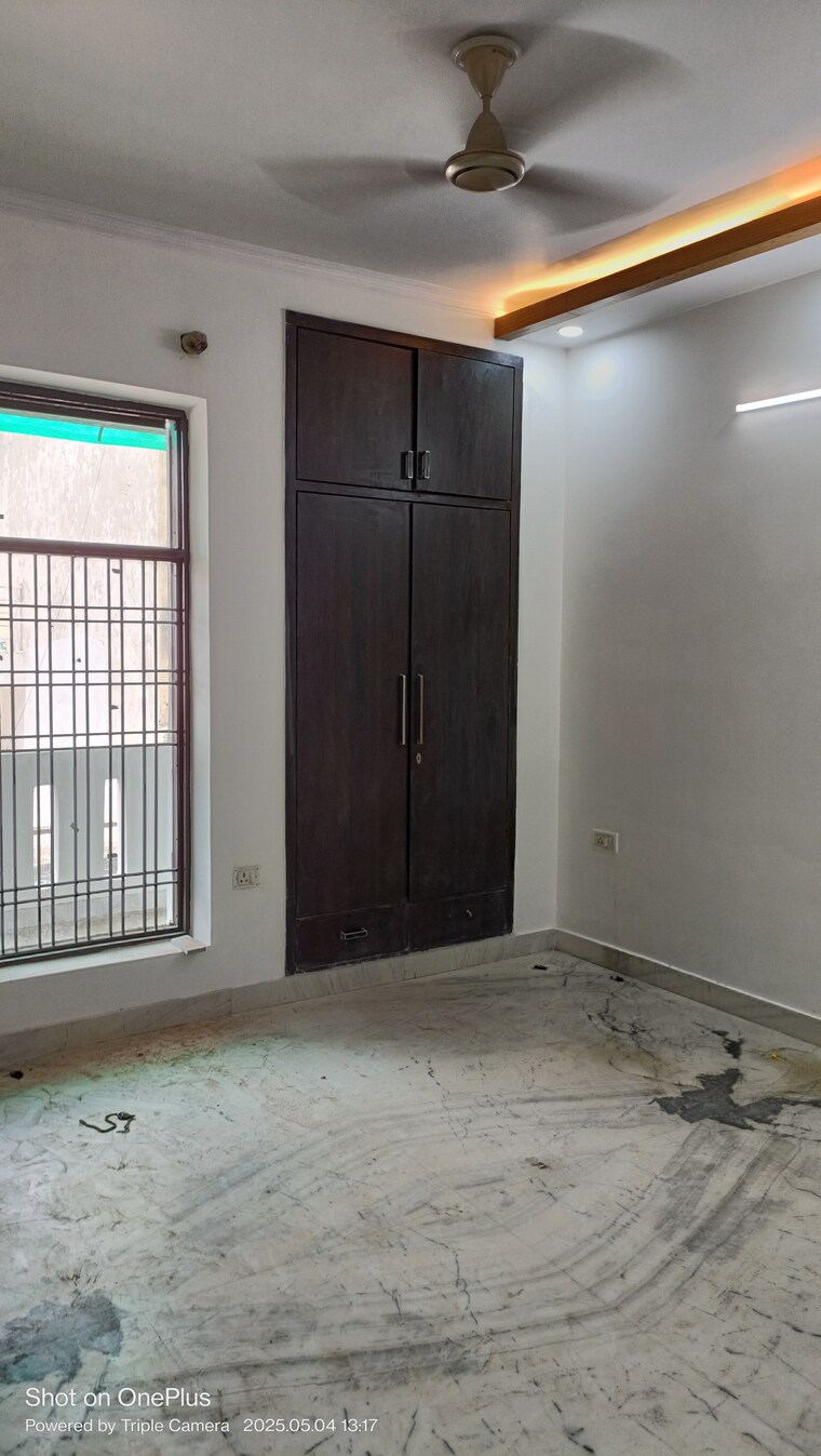 Room, ashoka enclave 3 Bedroom 180 Sq.Yd. Builder Floor In Ashoka Enclave Faridabad 8602612