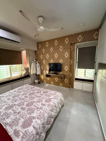 Master Bedroom in 2 BHK Apartment at DLH Sorrento, Veera Desai Road – for Rent