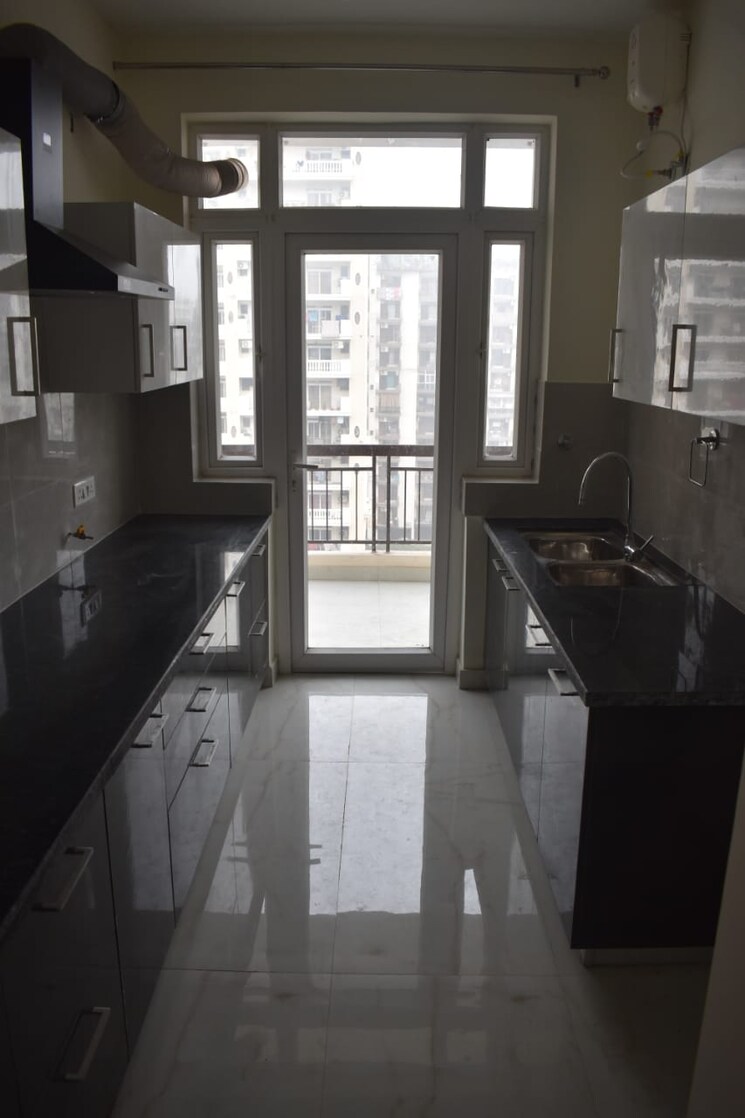 Kitchen, trishla-city 3 Bedroom 1800 Sq.Ft. Apartment In Patiala Road Zirakpur 8602590