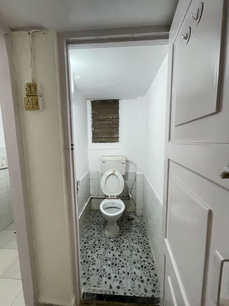 Bathroom, suyog-chs-andheri 1 Bedroom 625 Sq.Ft. Apartment In Andheri West Mumbai 8602641