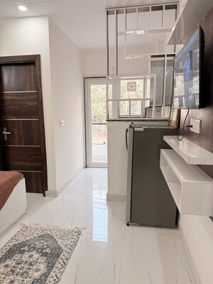 Room in 4 BHK Apartment at Emaar The Palm Drive-The Sky Terraces, Sector 66 – for Sale