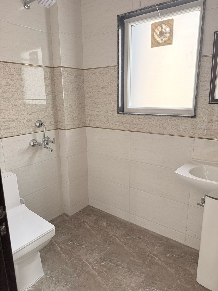 Bathroom, emaar-the-palm-drive-the-sky-terraces 4 Bedroom 3800 Sq.Ft. Apartment In Sector 66 Gurgaon 8602640