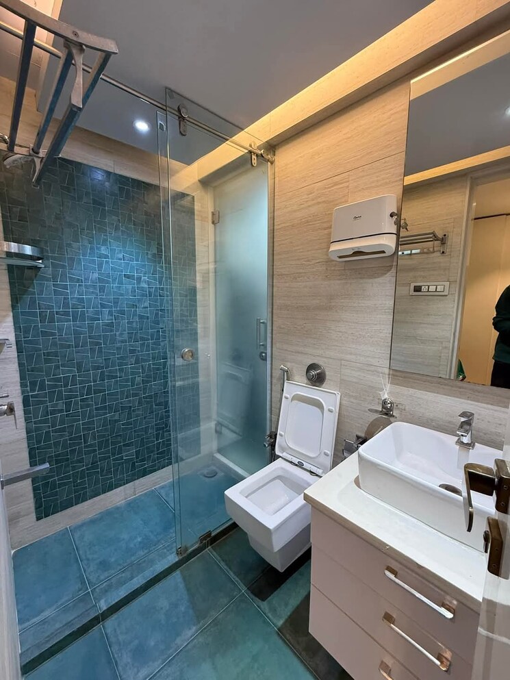 Attached Bathroom, andheri west 3 Bedroom 1350 Sq.Ft. Apartment In Andheri West Mumbai 8602722