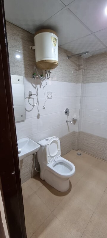 Bathroom in 1 BHK Builder Floor at Suncity Township Gurgaon, Sector 54 – for Rent