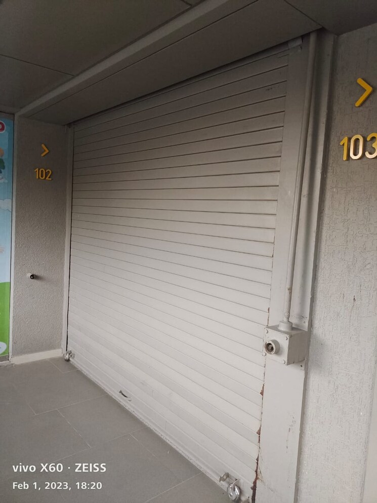 Room, swati-chrysantha Commercial Shop 606 Sq.Ft. In Shela Ahmedabad 8602831