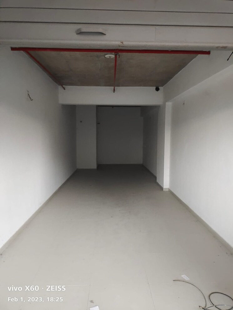 Room, swati-chrysantha Commercial Shop 606 Sq.Ft. In Shela Ahmedabad 8602831