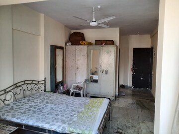 Bedroom in 6 BHK Apartment at Santosh Tower, Andheri West – for Sale