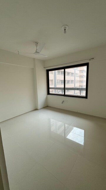 Room in 3 BHK Apartment at Adalaj – for Rent