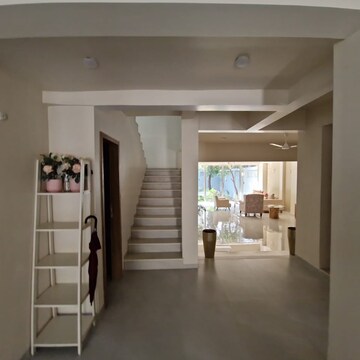 Parking in 6+ BHK Villa at Lokhandwala Premium Towers, Lokhandwala Complex – for Sale