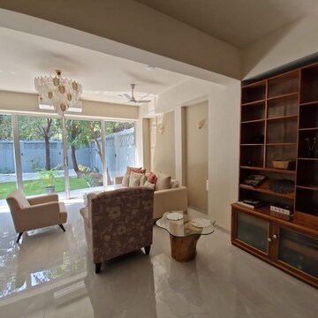 Living Room in 6+ BHK Villa at Lokhandwala Premium Towers, Lokhandwala Complex – for Sale