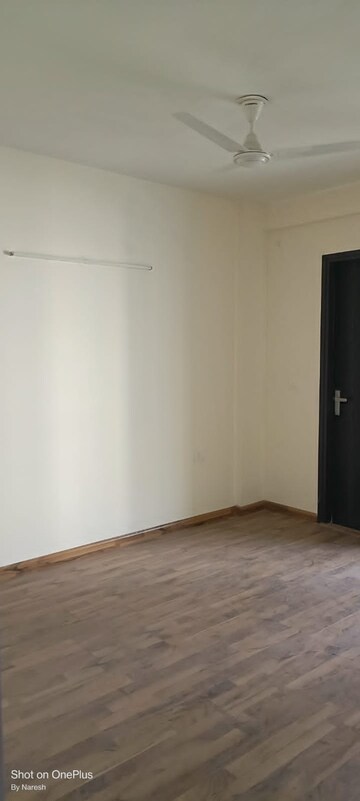 Room in 3 BHK Builder Floor at Breez Flora Avenue 33, Sohna Sector 33 – for Rent