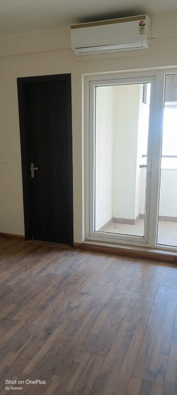 Room in 3 BHK Builder Floor at Breez Flora Avenue 33, Sohna Sector 33 – for Rent