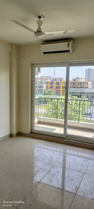 Room in 3 BHK Builder Floor at Breez Flora Avenue 33, Sohna Sector 33 – for Rent