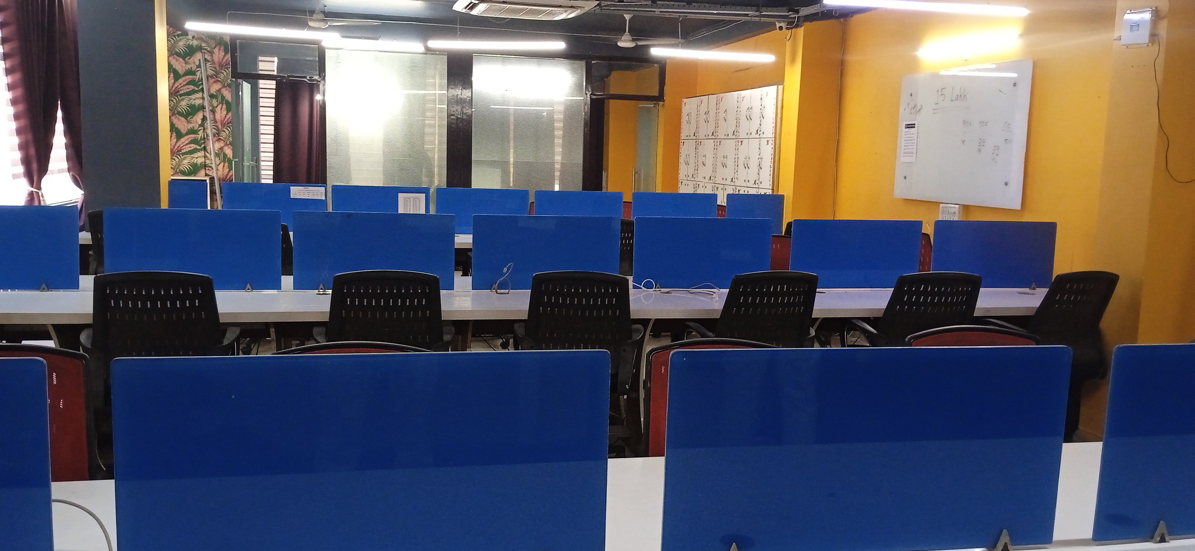 Office Space For Rent in Commercial Shop