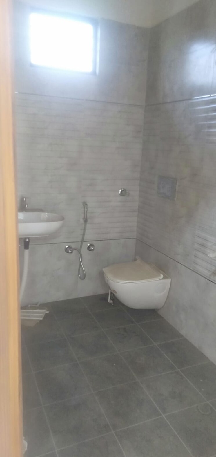 Bathroom, jagrati vihar 2 Bedroom 990 Sq.Ft. Apartment In Jagrati Vihar Meerut 8602966