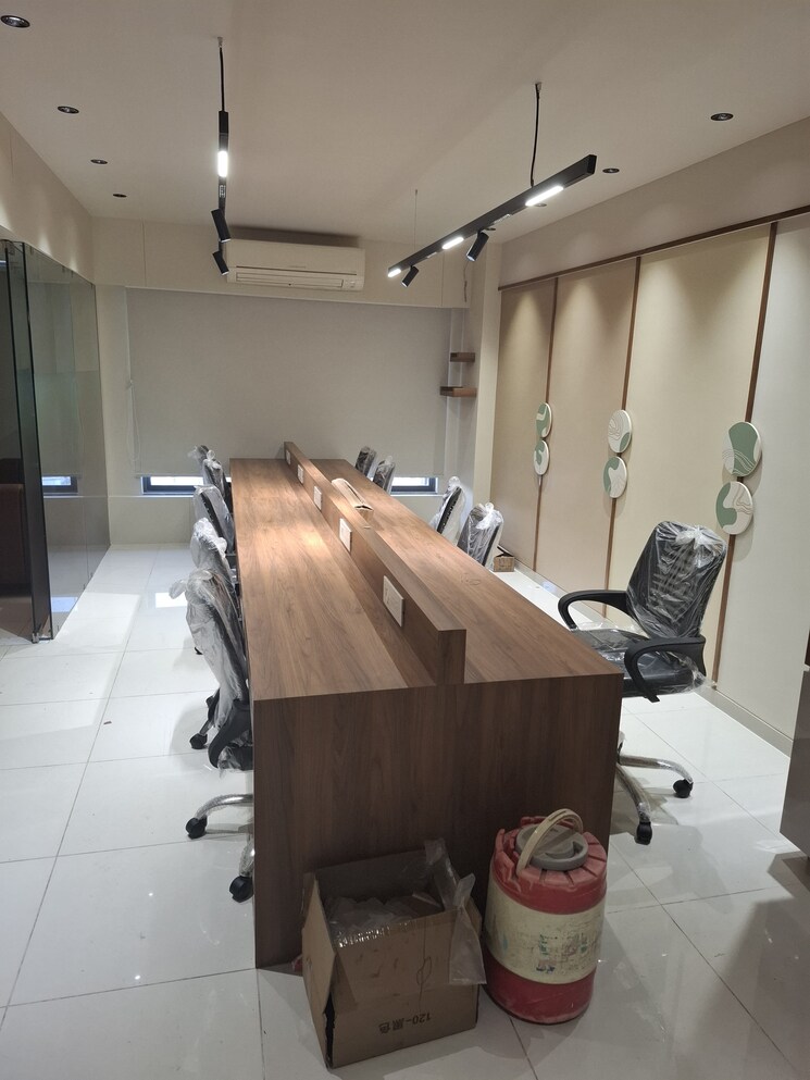 Team Area, sun-westbank Commercial Office Space 1020 Sq.Ft. In Navrangpura Ahmedabad 8602959
