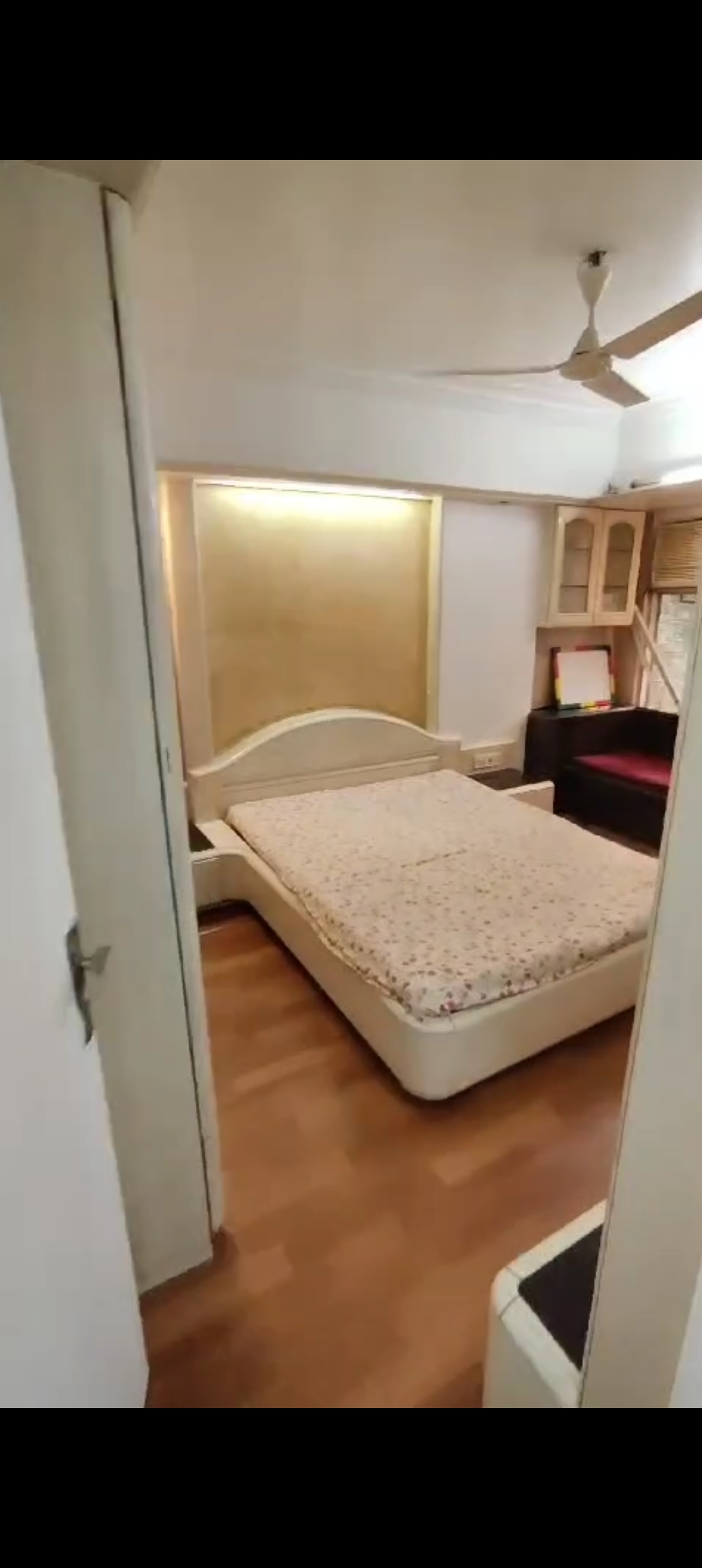 3 BHK 1000 Sq.Ft. Apartment in Cosmos CHS