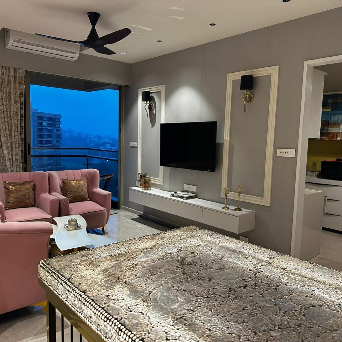 2 BHK 813 Sq.Ft. Apartment in Transcon Triumph Tower