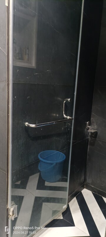 Furnished Amenities in 4 BHK Builder Floor at Janakpuri – for Sale