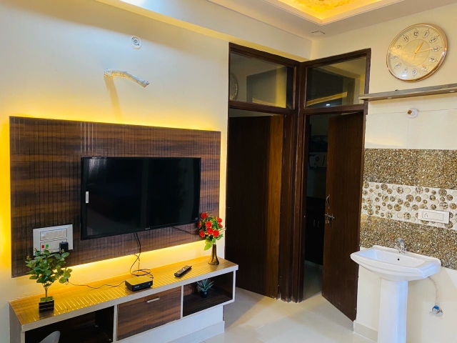 1 BHK + Pooja Room,Servant Room,Study Room,Extra Room Apartment For Sale in Anuja CHS Borivali 